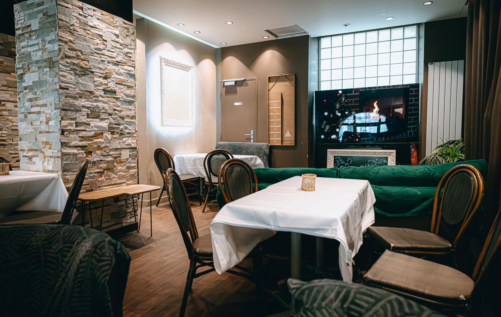 restaurant audio and video system installations