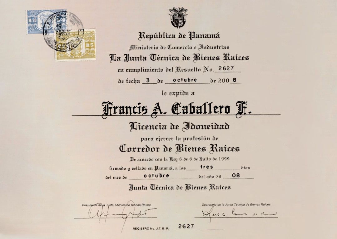 A Panamanian real estate license issued to Francis A. Caballero F. by the Junta Técnica de Bienes Raíces.