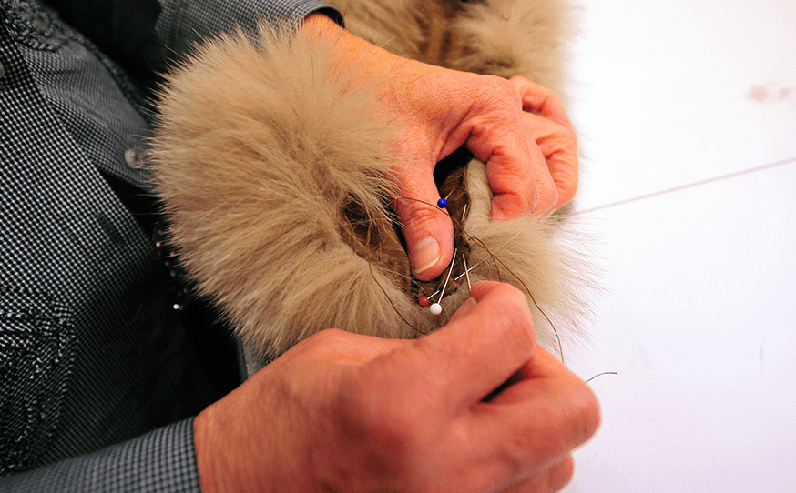 Lavorazione artigianale confezione pellicce