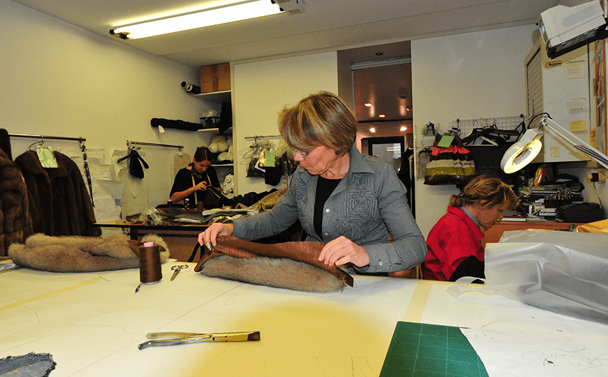 Rifiniturea finale delle pellicce