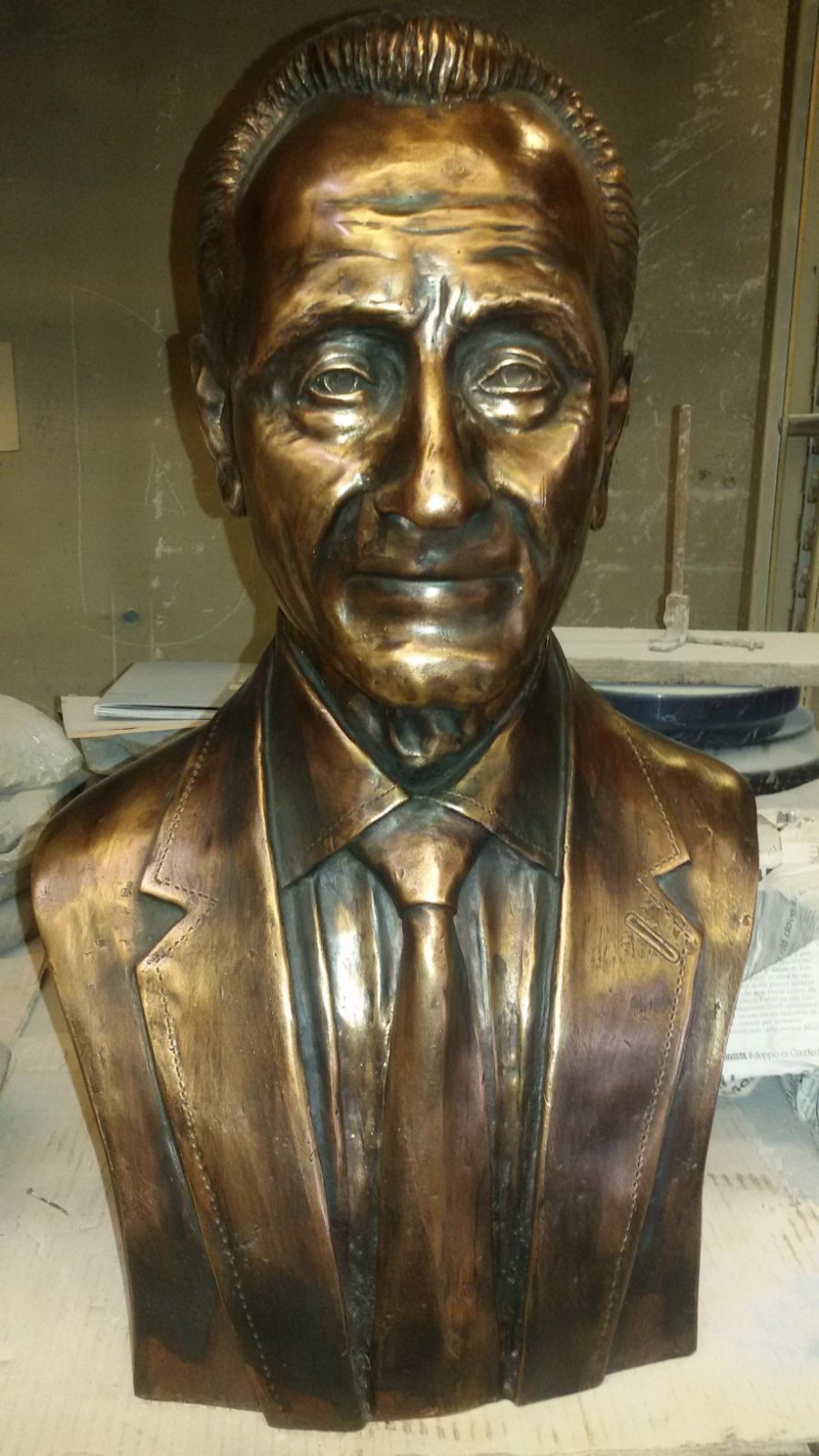 Busto in metallo su misura