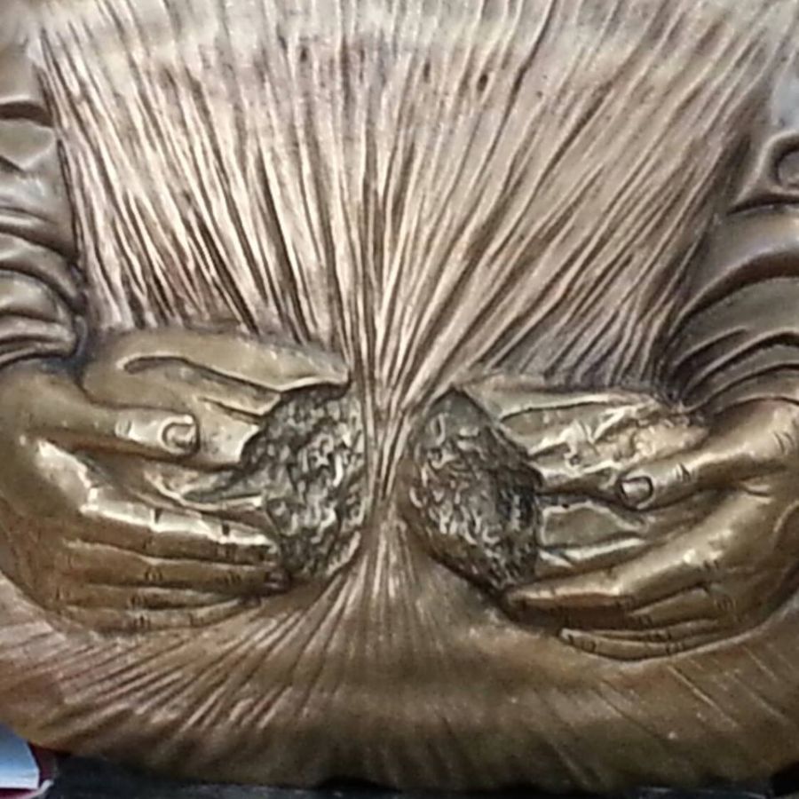 Dettaglio di una creazione artigianale in bronzo