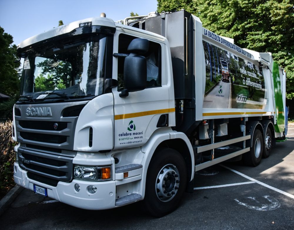 camion con carica laterale