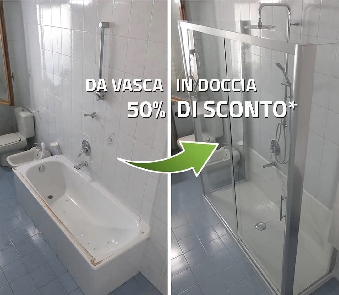 Una foto prima e dopo di un bagno con la scritta da vasca in doccia 50 % di sconto