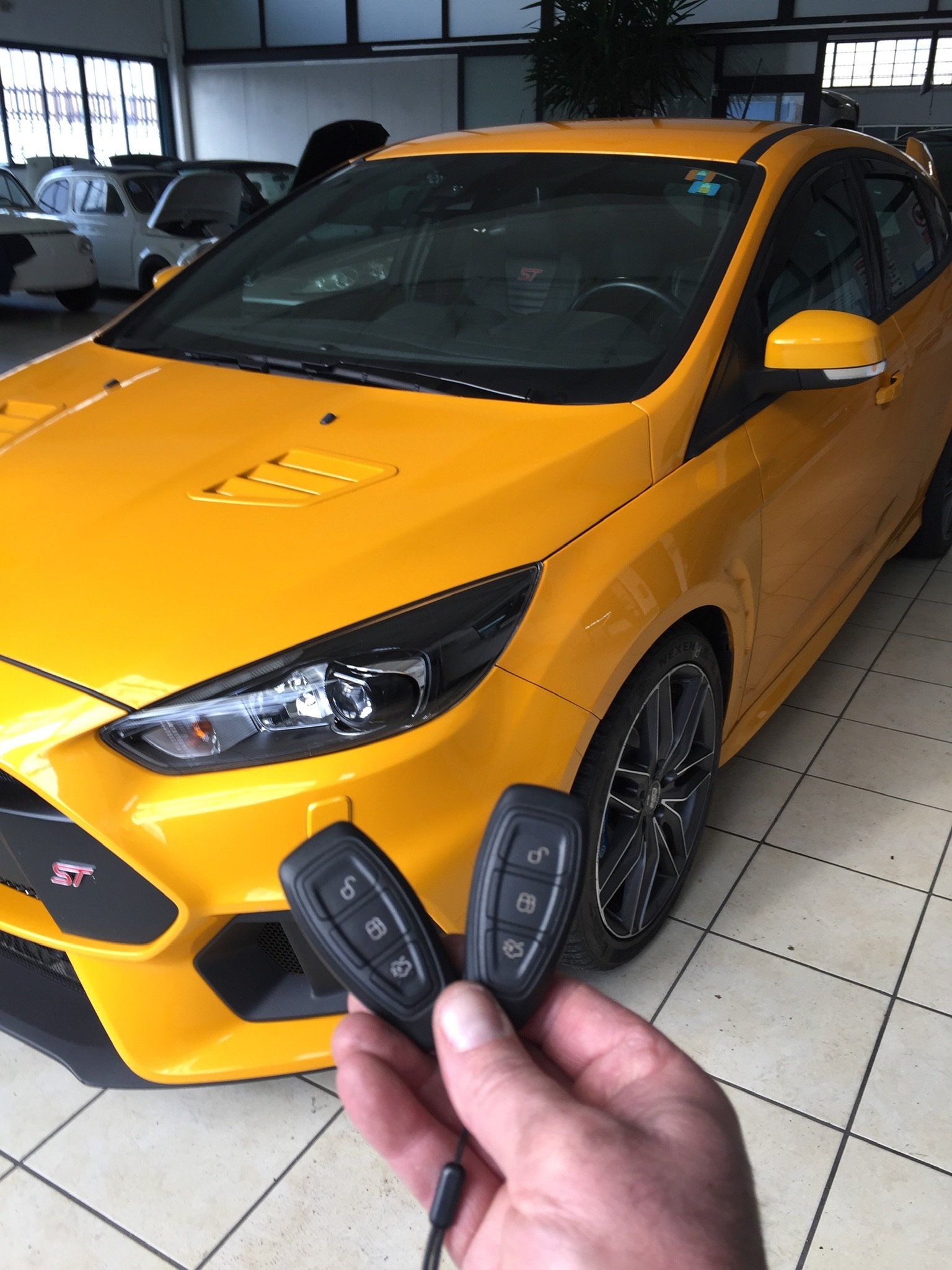 chiave elettronica per auto sportiva