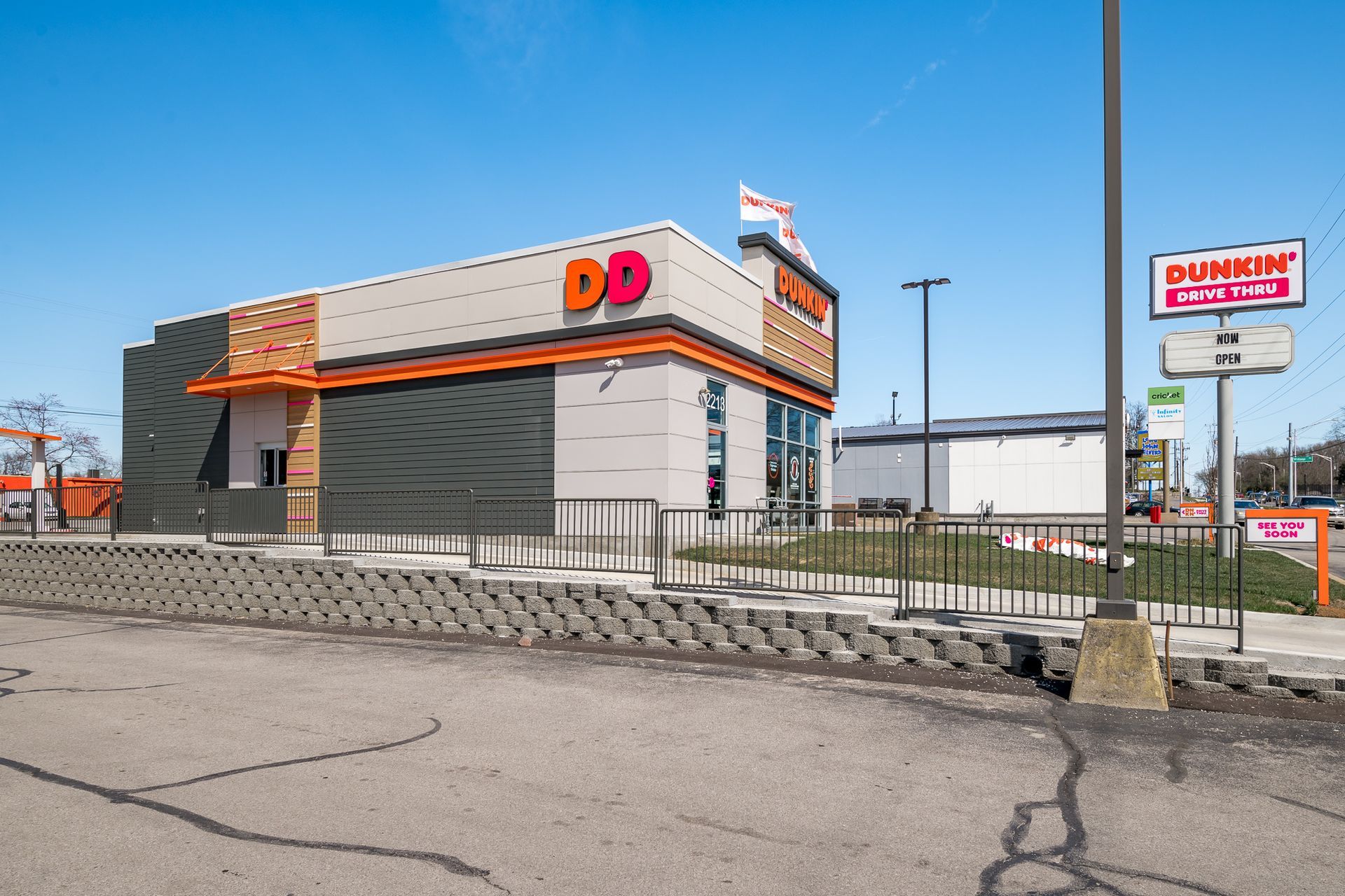 A dunkin donuts restaurant with a sign that says dunkin donuts