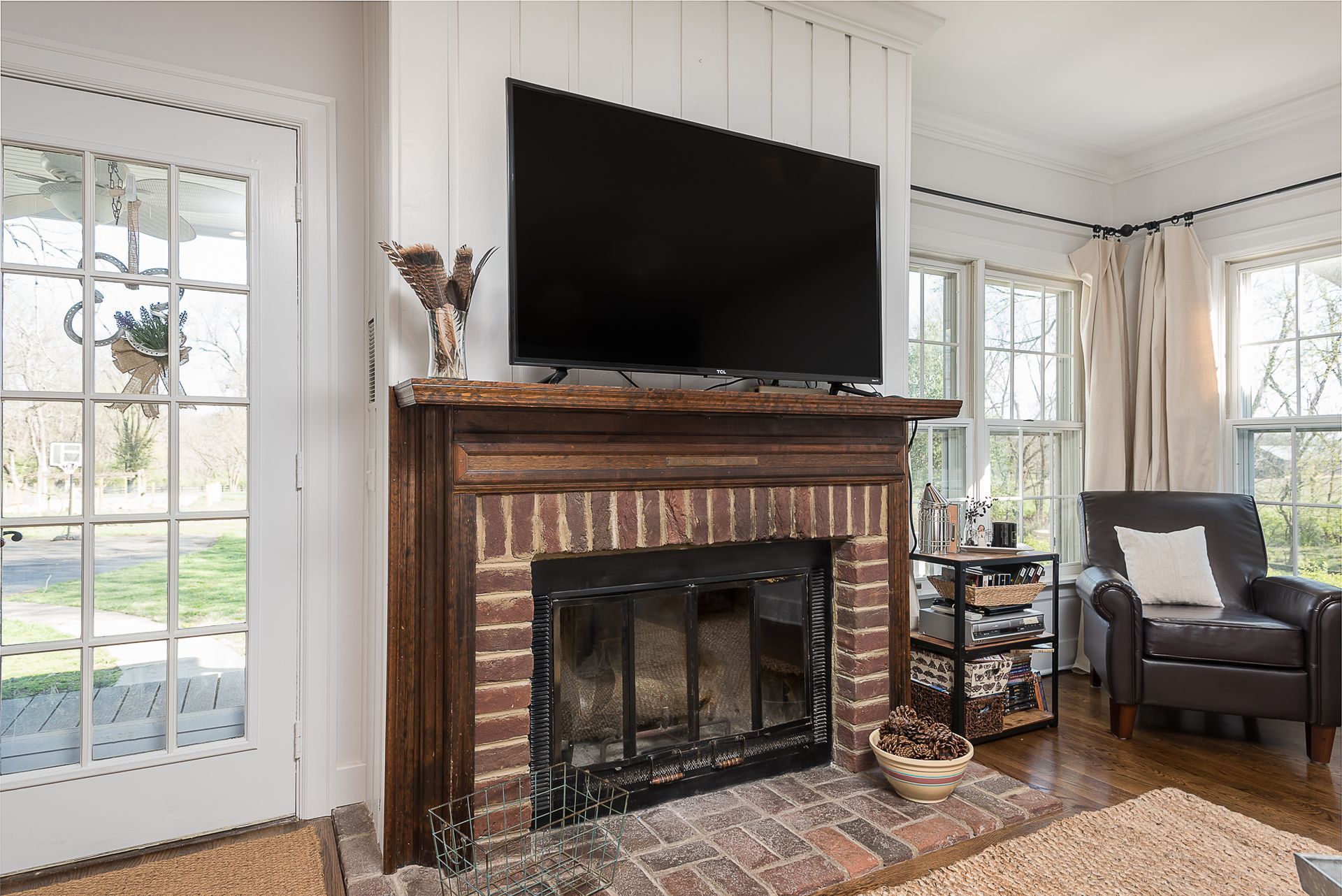 A living room with a fireplace and a flat screen tv on the mantle.