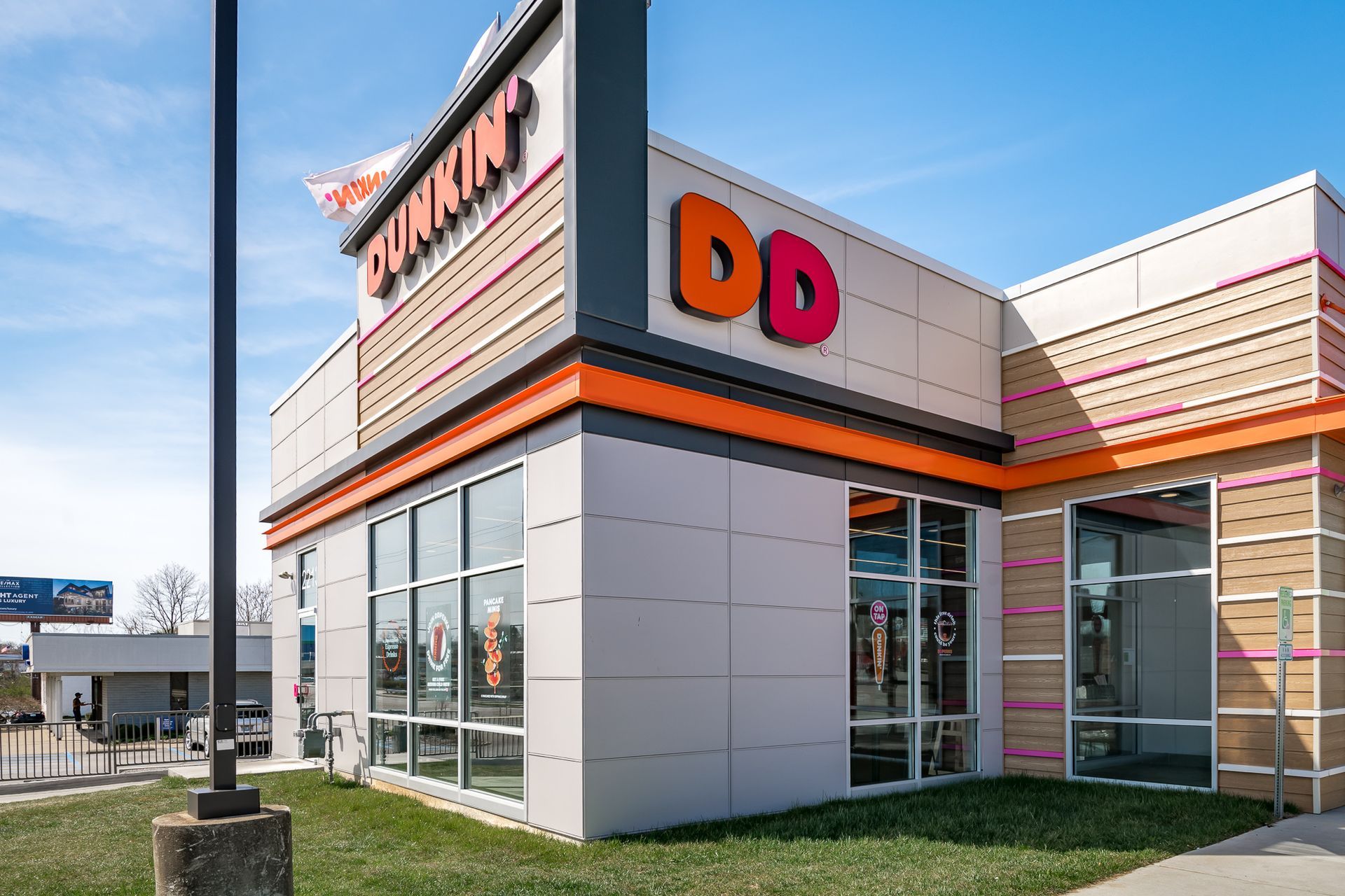 A dunkin donuts store with a lot of windows