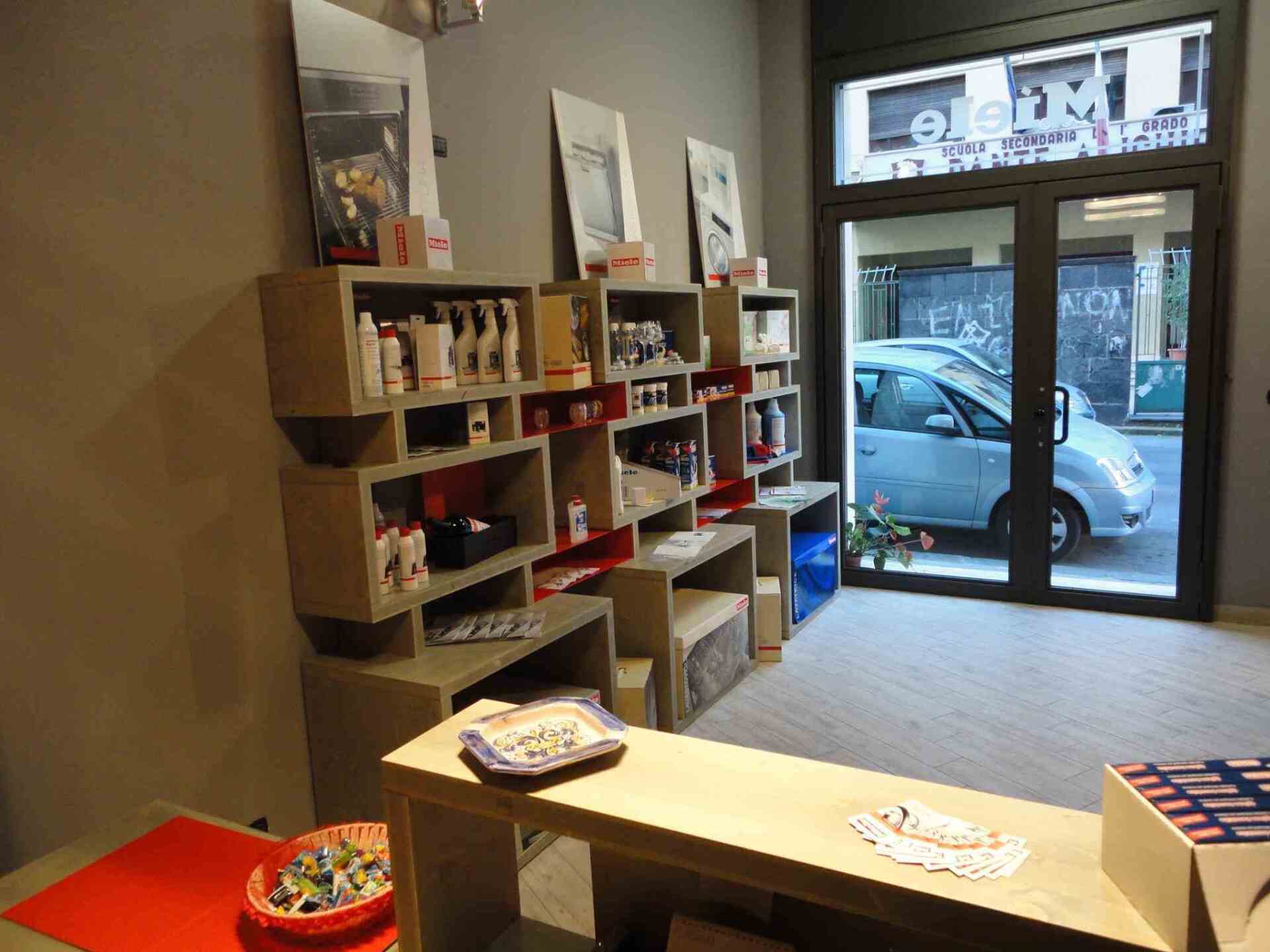 negozio detergenti e accessori aspirapolvere