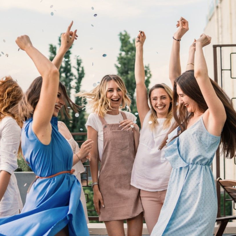 Frauen tanzen begeistert bei den Ladies Workshops am Männertag 2026 in der Tanzschule Seifert Leipzig
