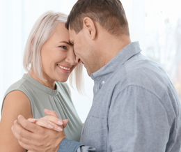 Paar während des Tanzens in Privatstunden