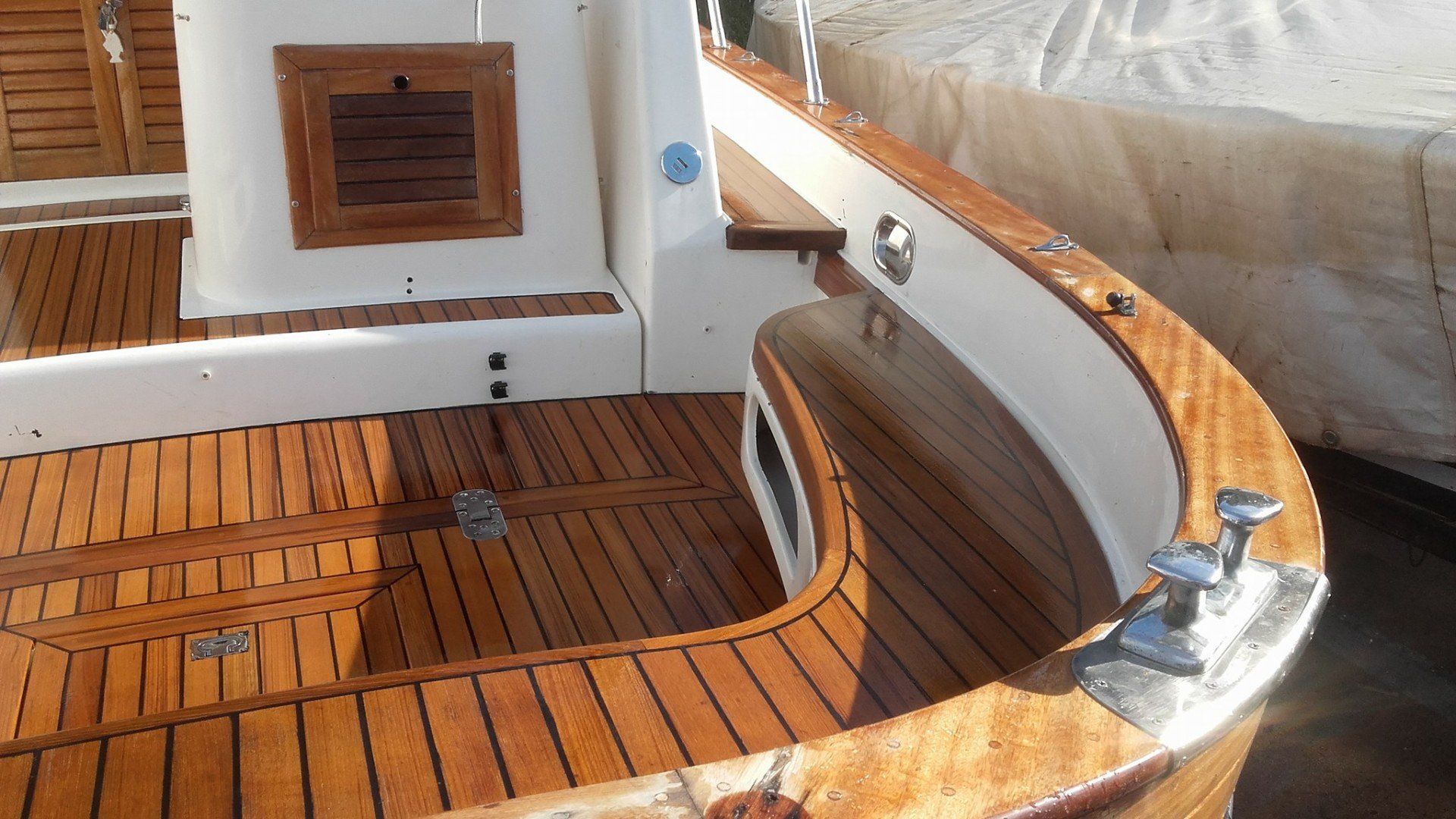 restauro pavimento in legno imbarcazione