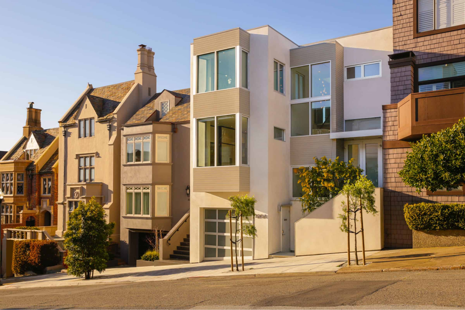 Contemporary townhouse design harmonizes with its upscale neighborhood