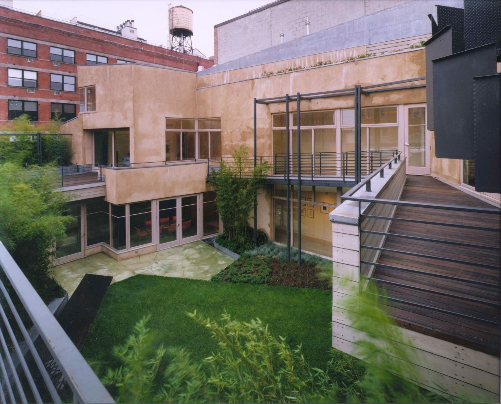 The urban residence wraps around a central landscaped courtyard