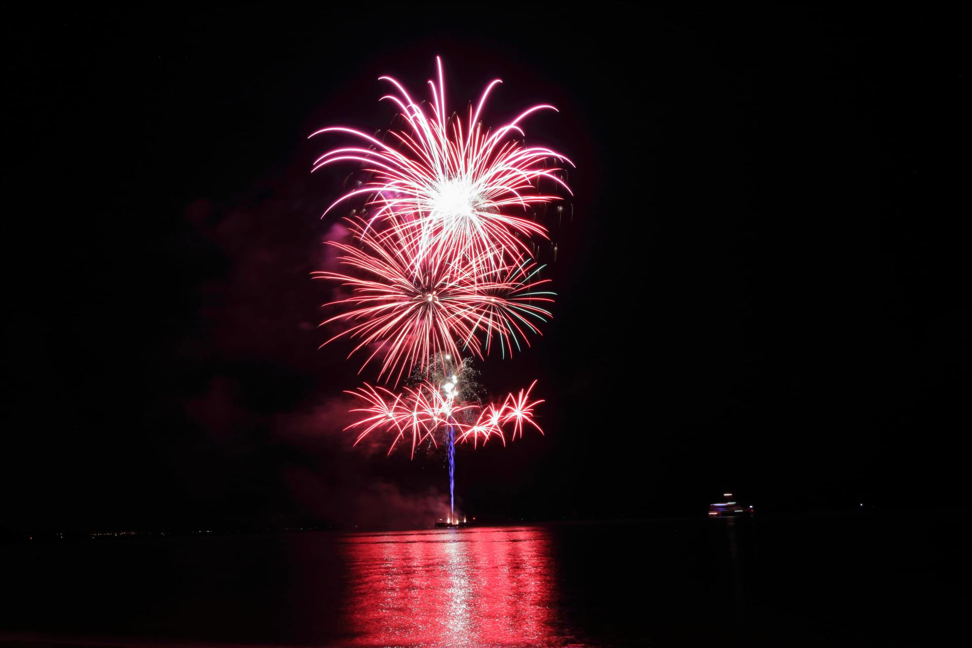 Look at our Fireworks displays Hamilton and the waikato