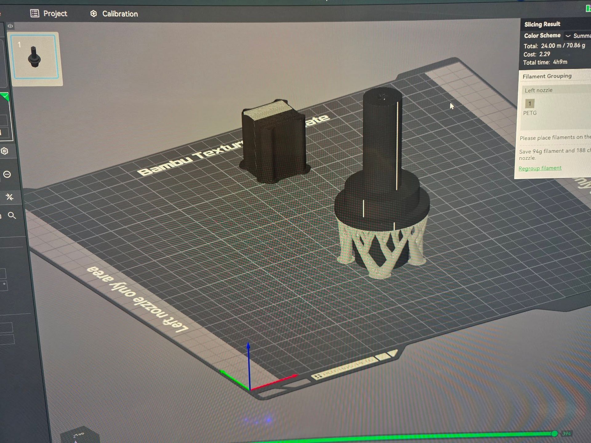 3D printing software interface showing two models on a build plate: a small box and a cylindrical structure