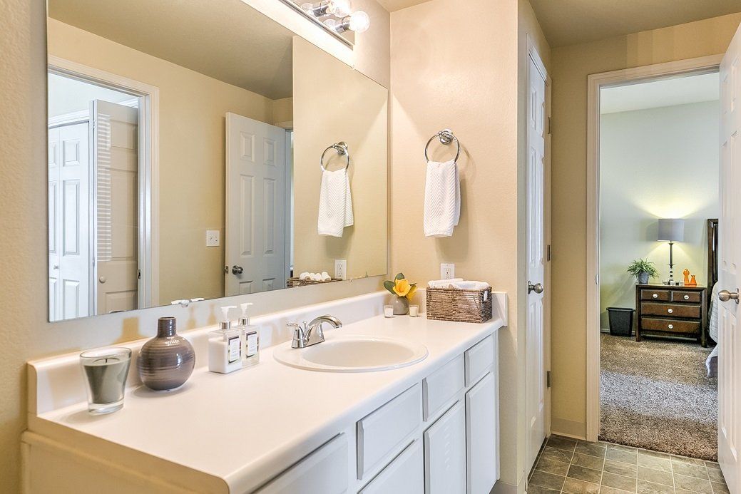 the renaissance at hobble creek classic apartment bathroom