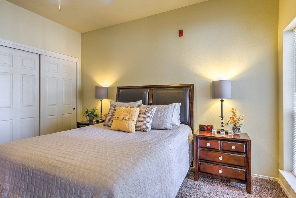 the renaissance at hobble creek classic apartment bedroom