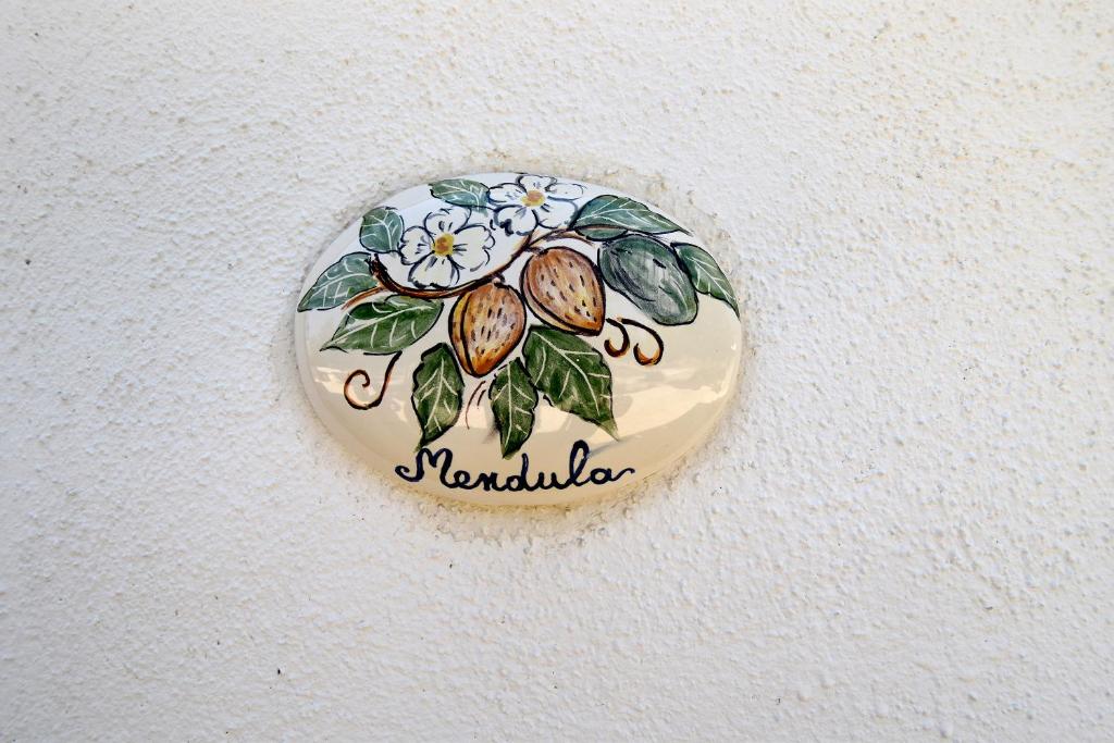 pietra decorata con nome camera