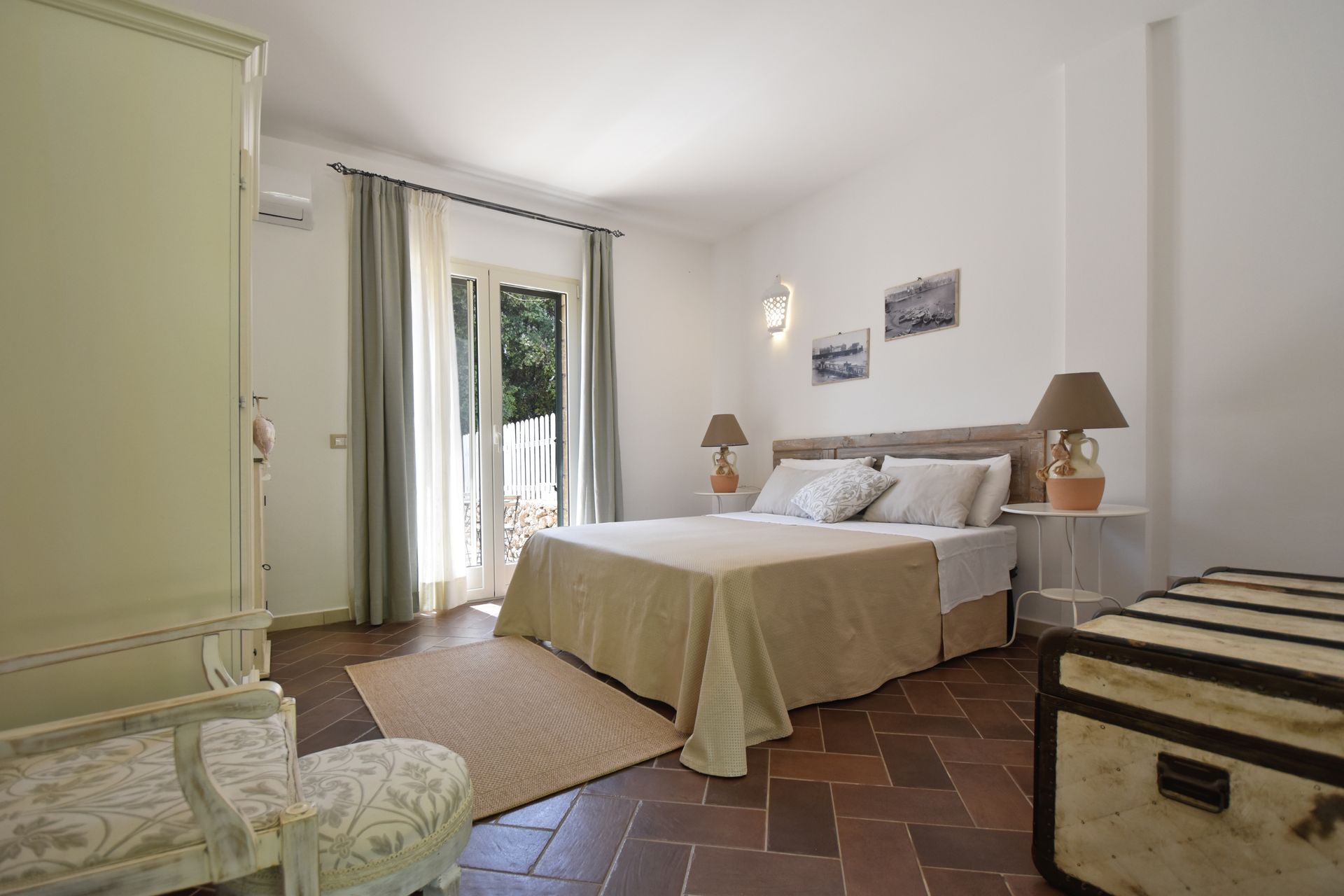 camera con letto matrimoniale