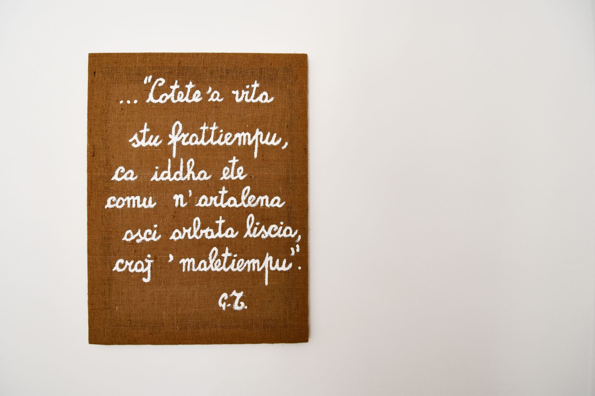 esterni camera tripla con ombrellone e sdraio