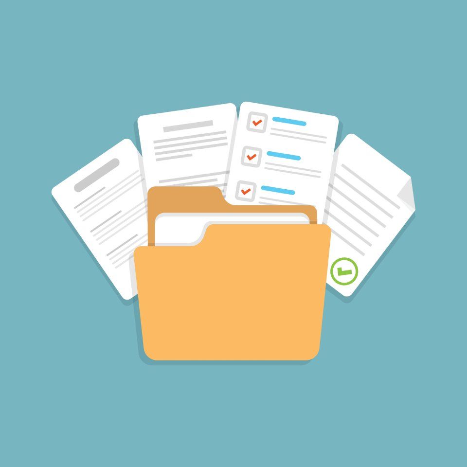 Cartella gialla con documenti, tra cui una lista di controllo, su sfondo verde acqua.