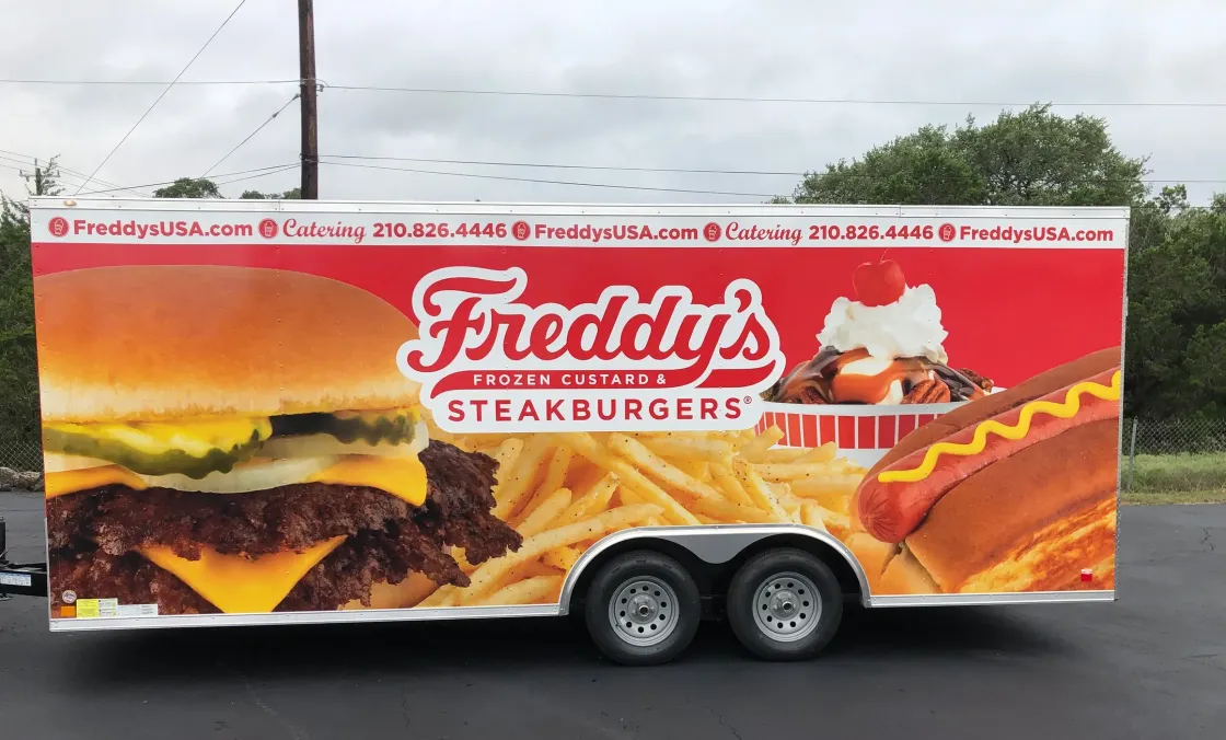 A trailer that says freddy 's steakburgers on it