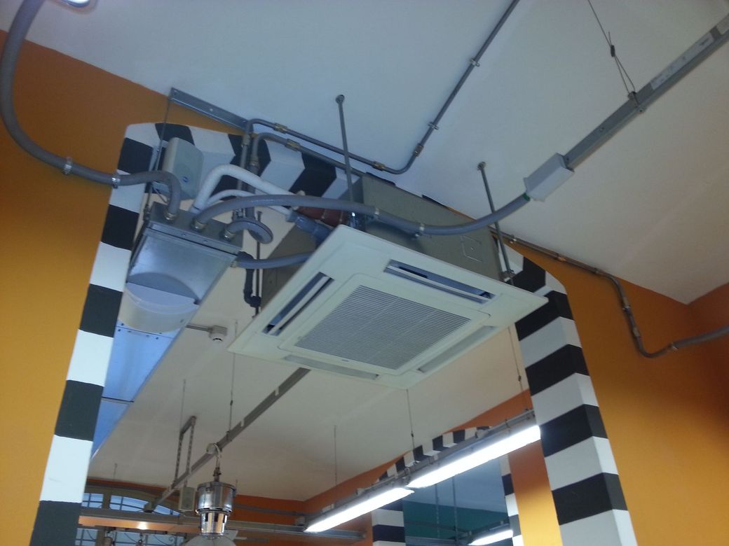 impianto di climatizzazione dentro un negozio