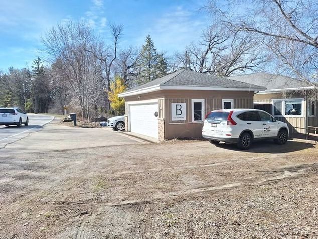 A beige building marked with a 