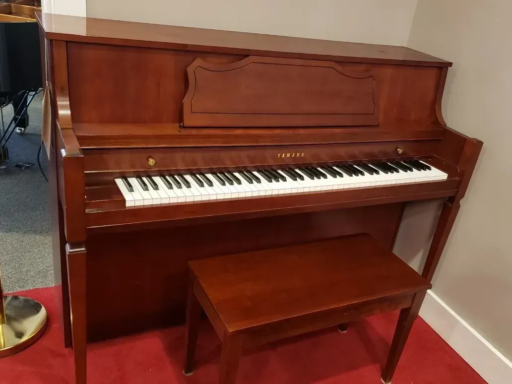 Yamahan Console - Midlothian, VA - Peabodys Piano Co.