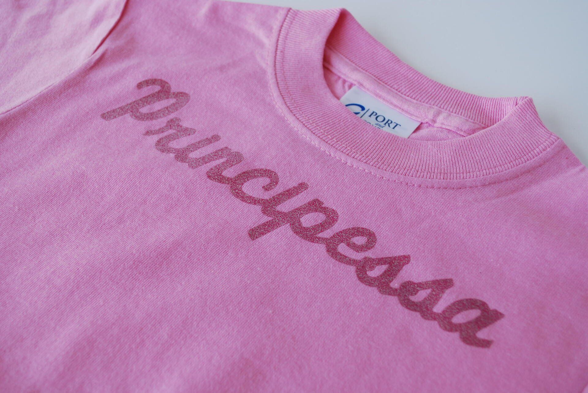 A pink t-shirt with the Italian word Principessa on it