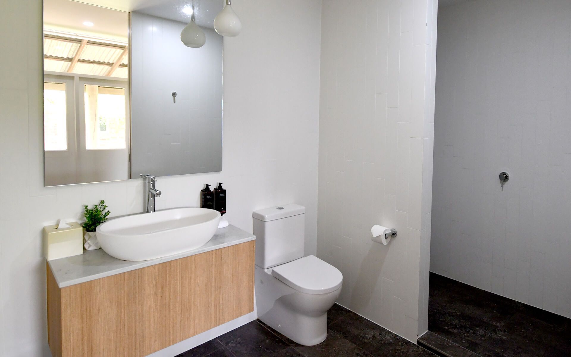 Junior Suite private bathroom at Mercure Hotel Ballarat