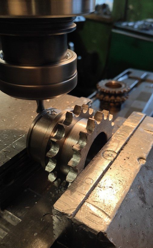 Metalo šlifavimas, frezavimas, tekinimas, smėliavimas