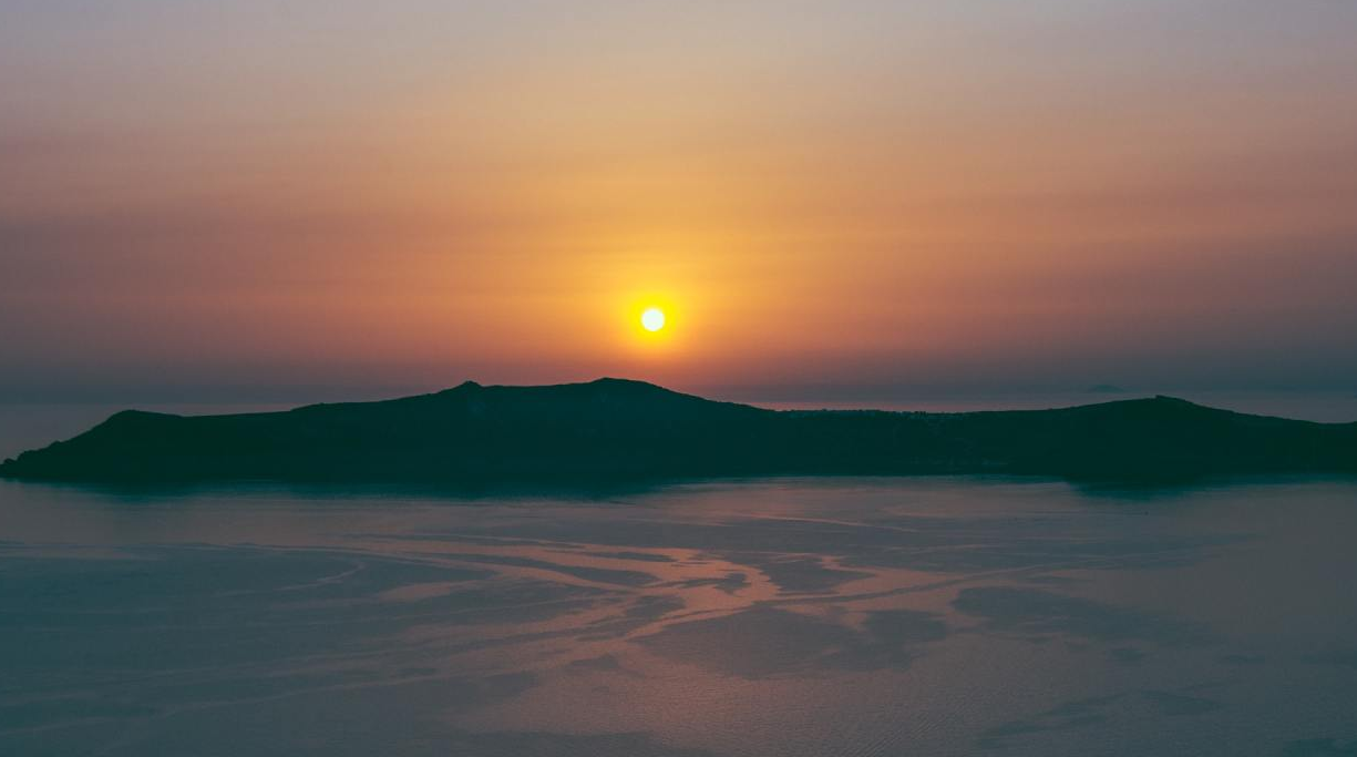 Island Horizon - Boon or Marooned. Profound Living, Michael Kroth