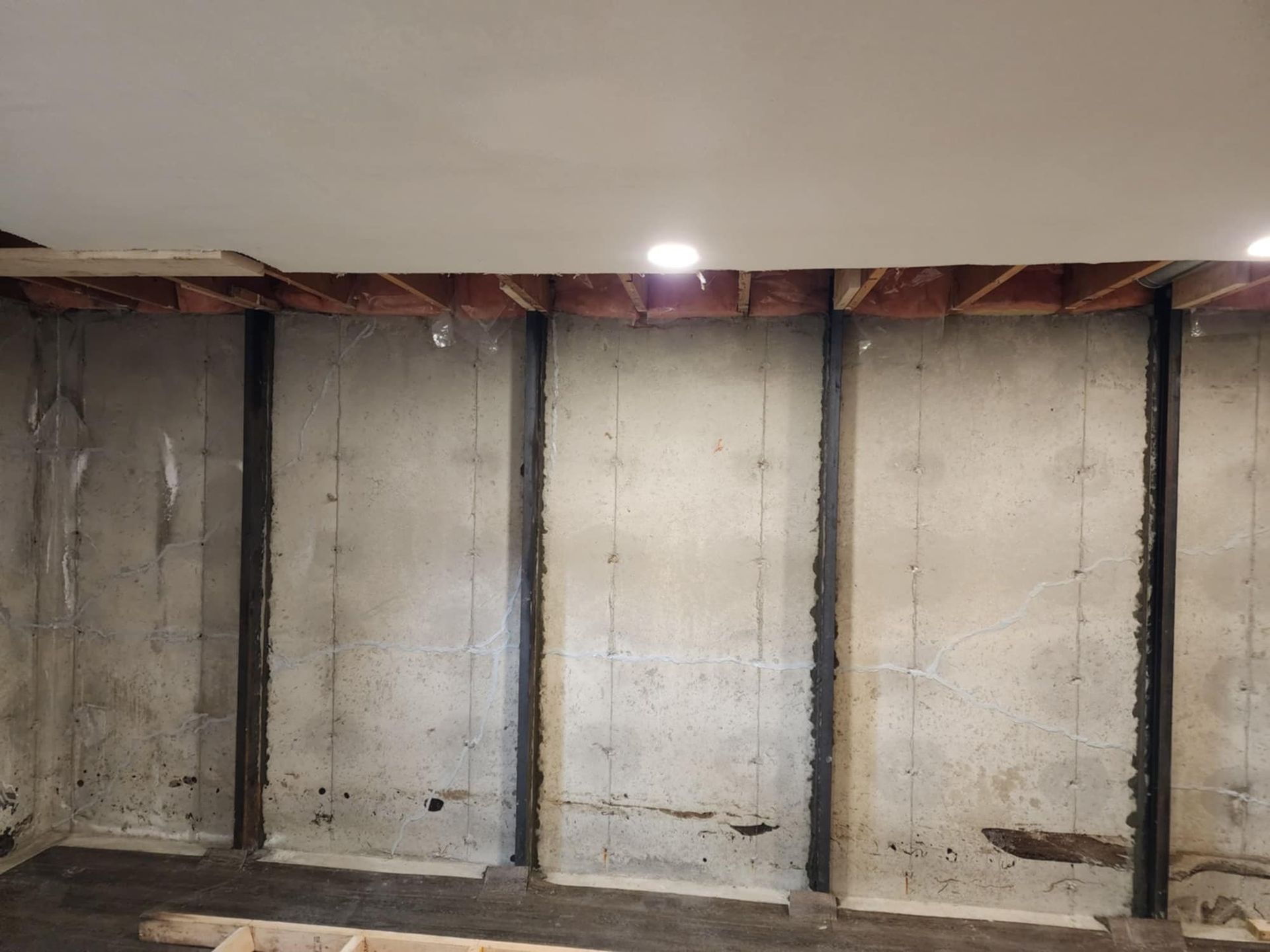 Concrete basement wall with steel supports