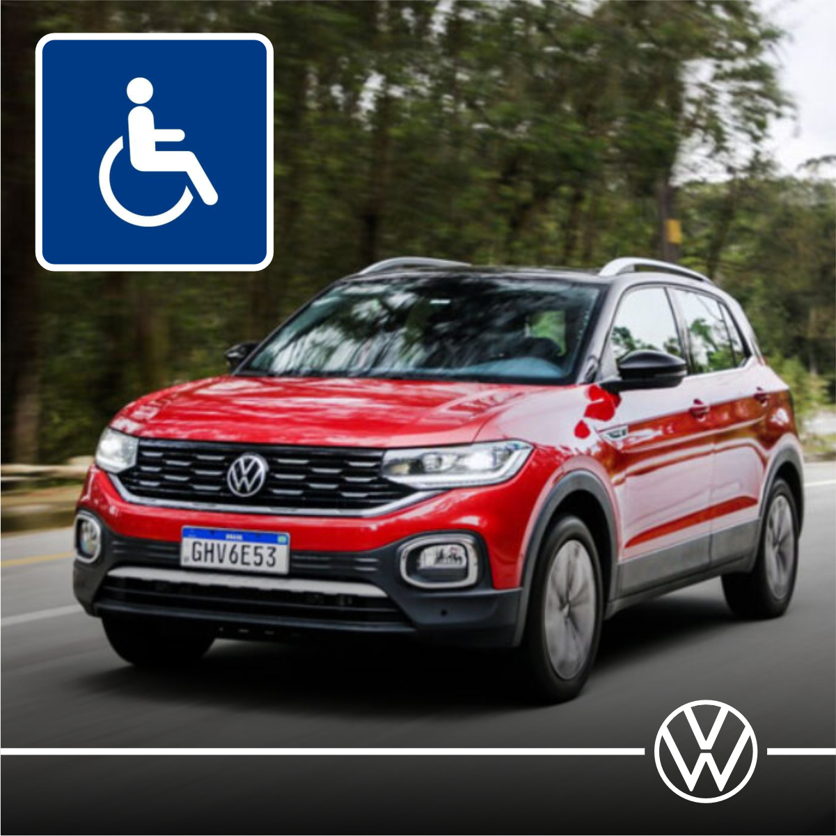 Um Volkswagen vermelho com uma placa de deficiência na lateral