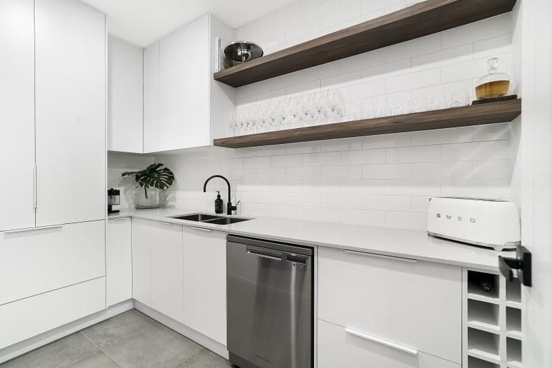 White Themed Kitchen - Custom Granite In Darwin