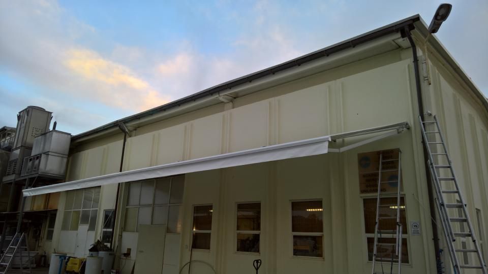 tenda da sole per sede aziendale