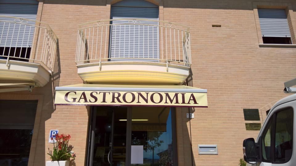tenda da sole per gastronomia
