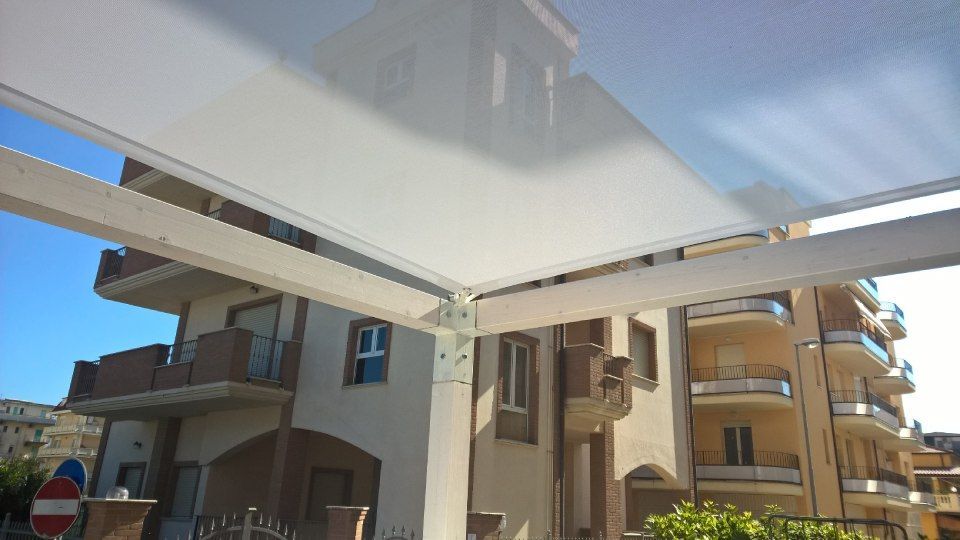 vela ombreggiante bianca