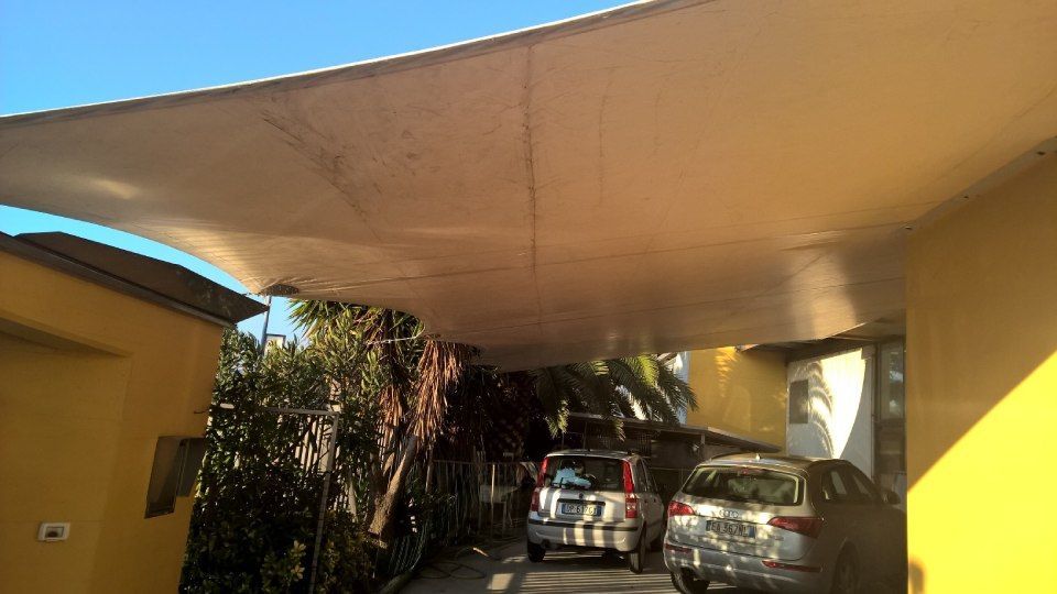 vela ombreggiante per abitazione privata