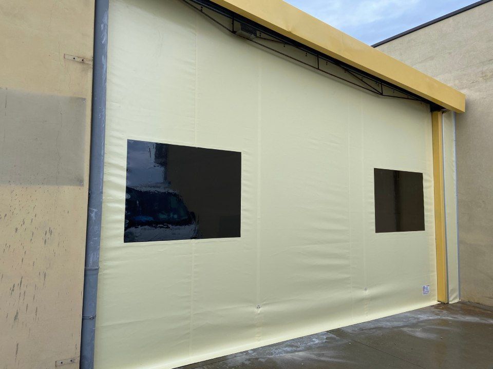 chiusura verticale in PVC per sedi industriali