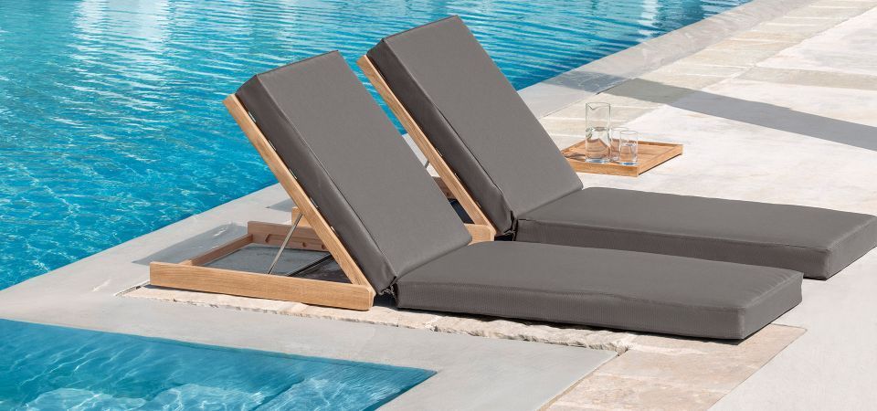 tappezzeria per lettini di una piscina