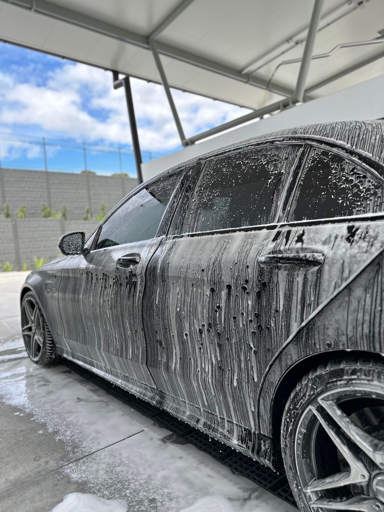 Suds and Buds Car Wash | Car Wash in Upper Coomera