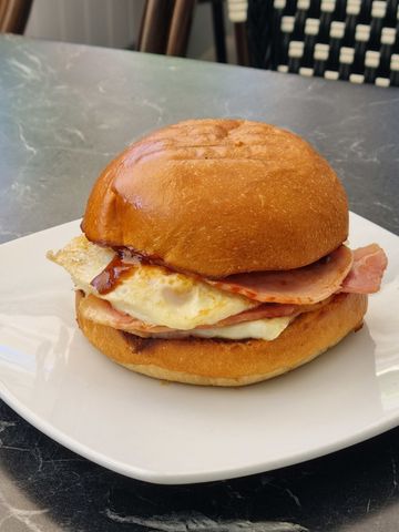 egg and bacon roll
