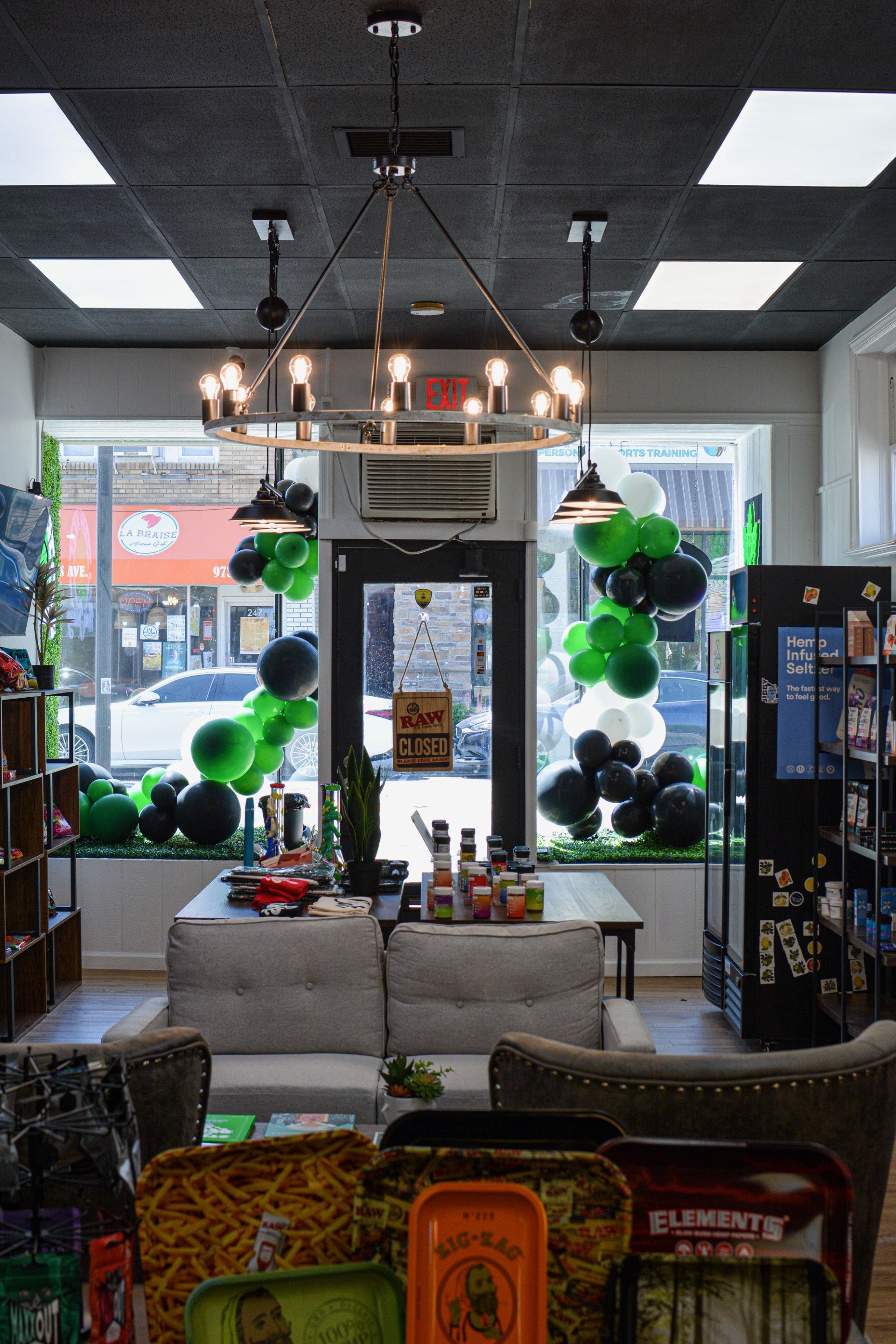 A room with a couch and balloons
