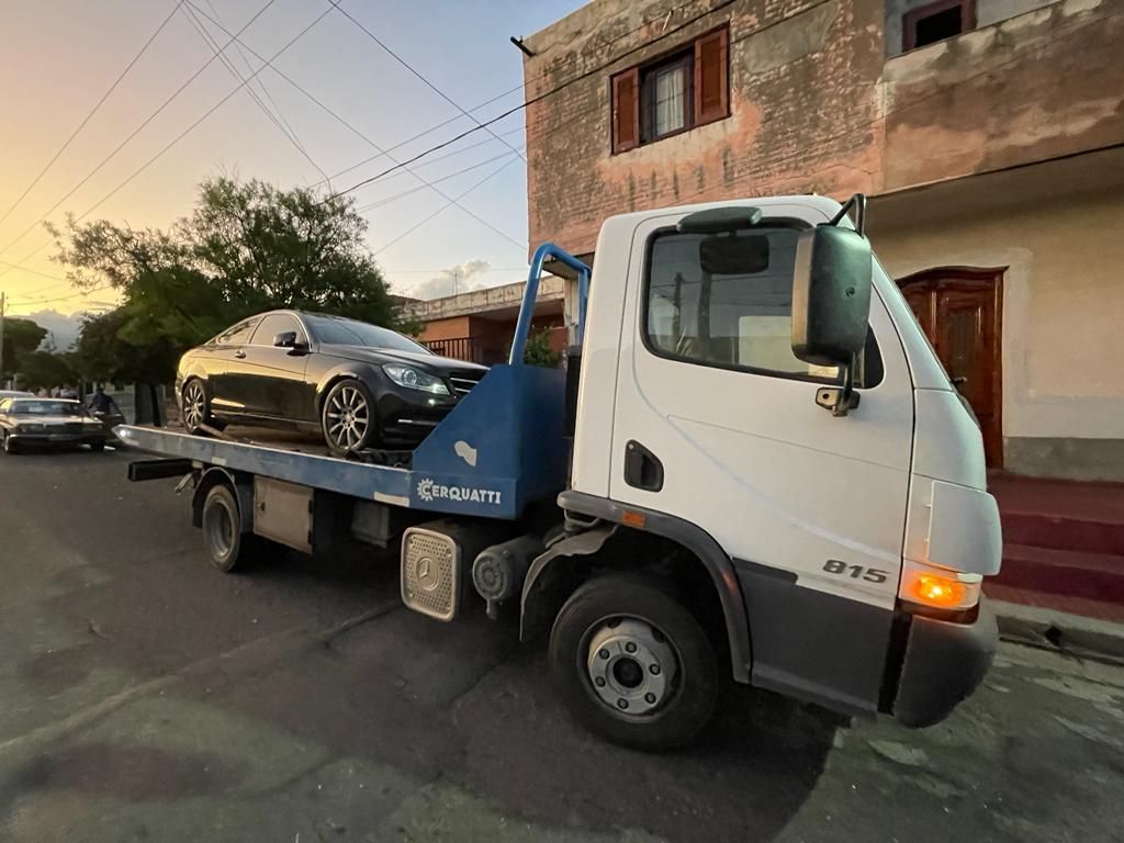 Grúas y remolques de vehículos