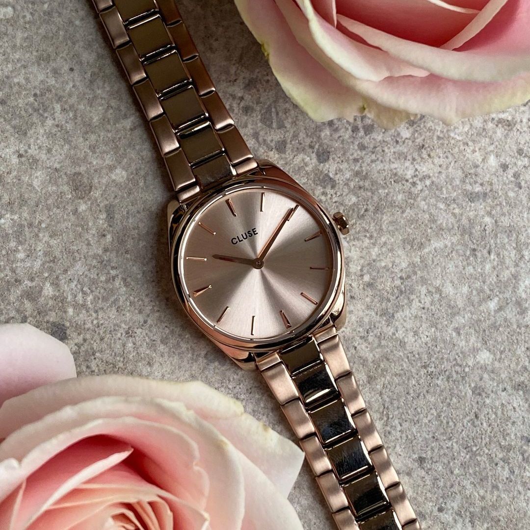 Licht roségoudkleurig horloge van het merk cluse