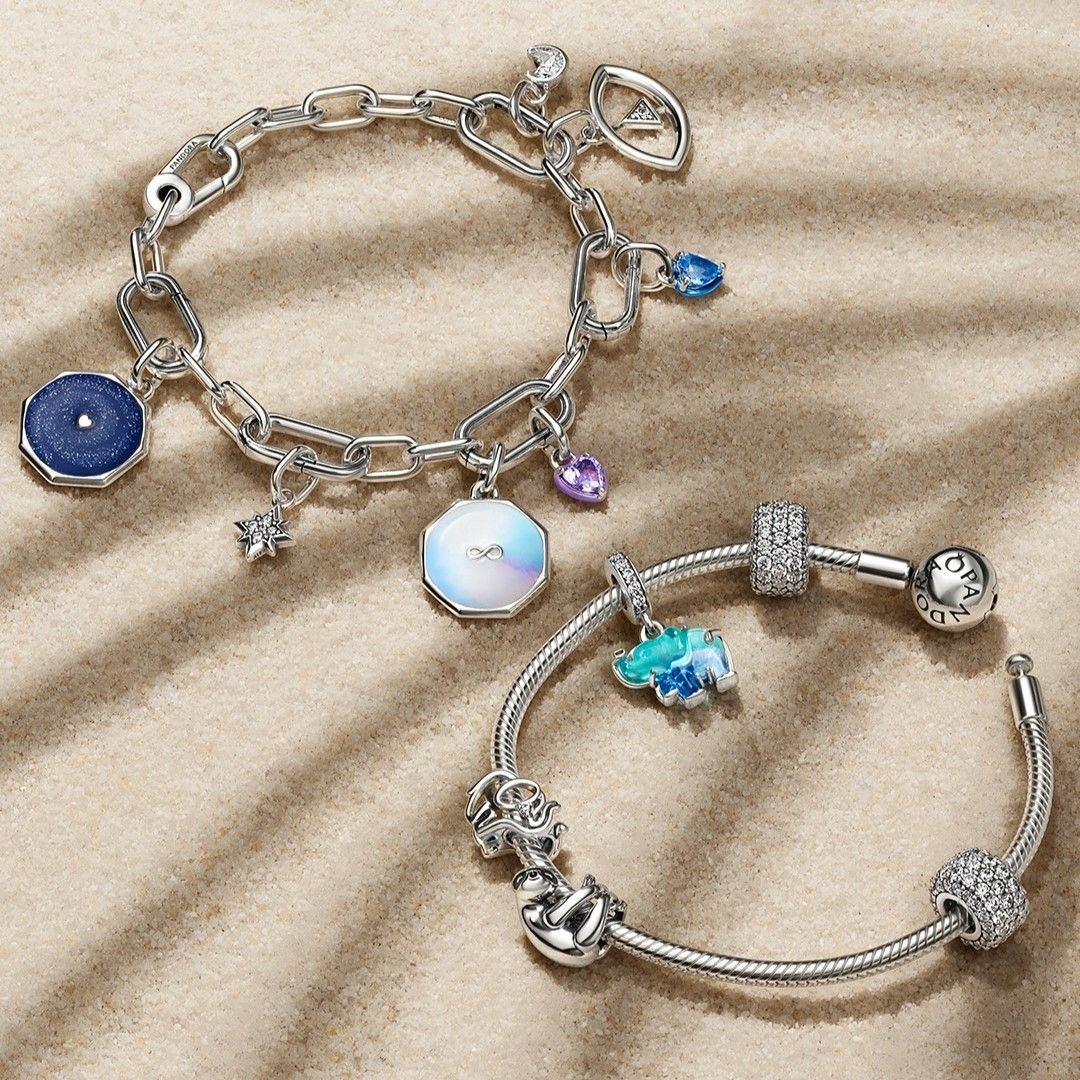 een zilveren pandora bedel armband 