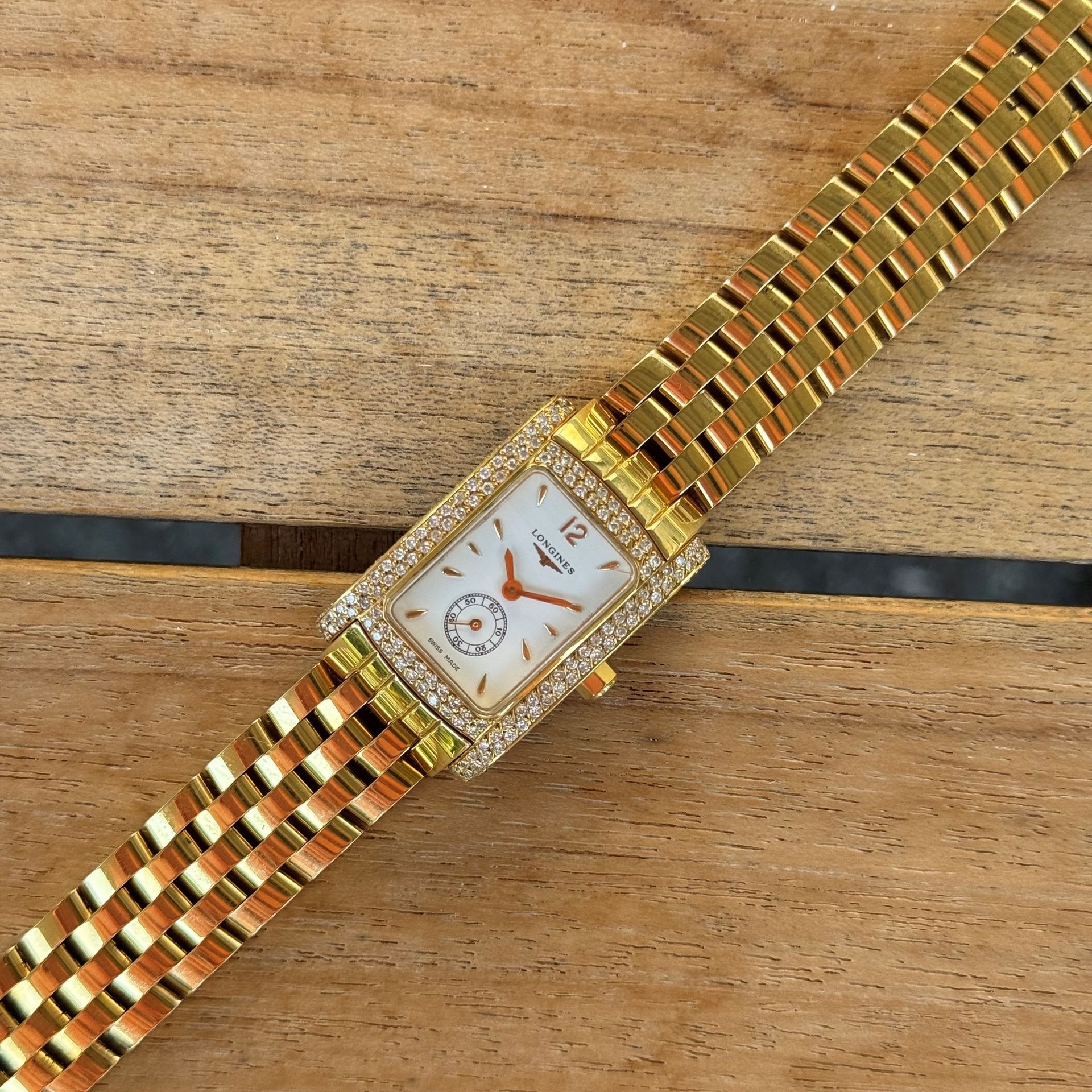 geelgouden 18 karaat longines dames horloge met diamant en een Zwitsers uurwerk. Longines Dolce Vita met diamant L51556